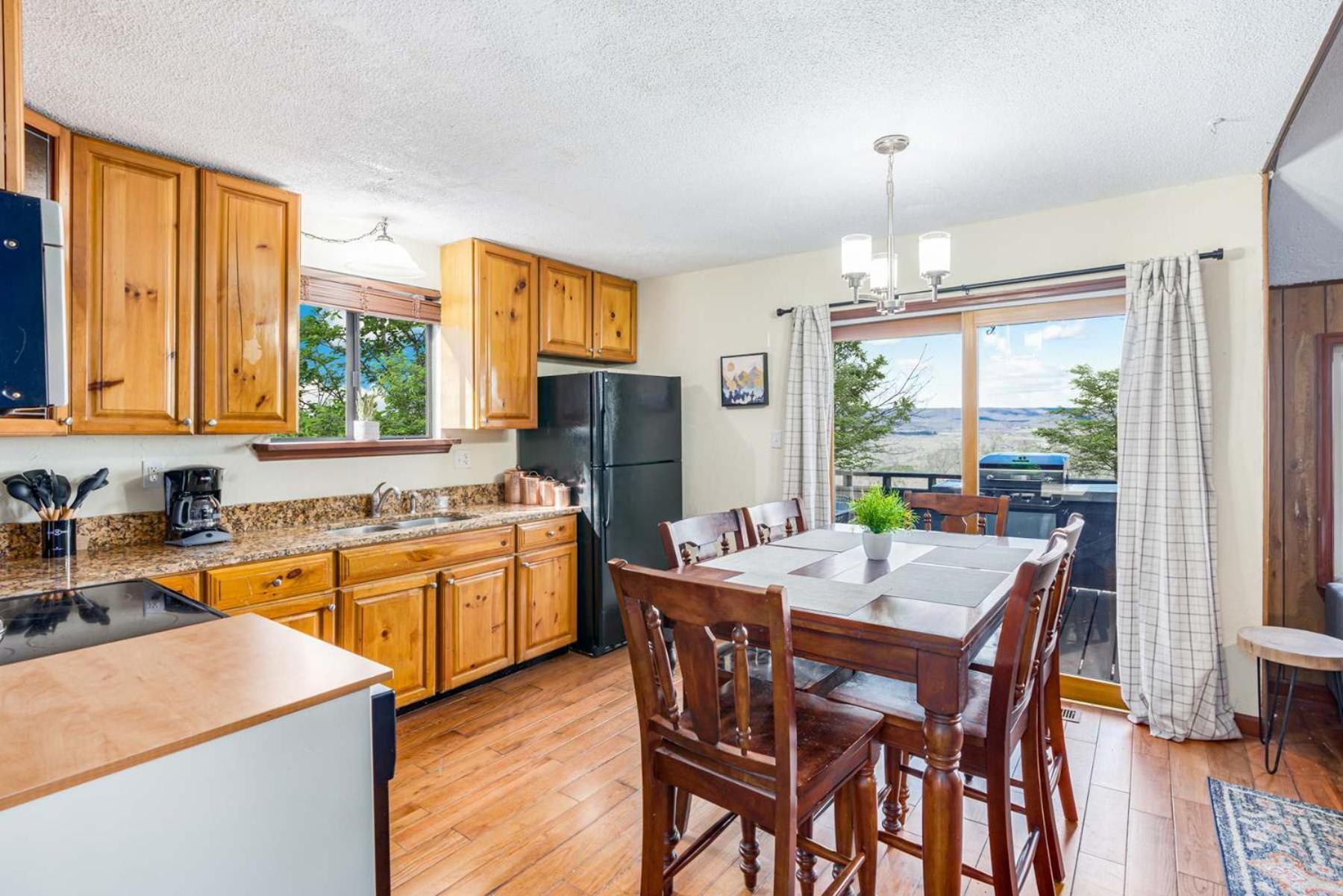 Amazing Views, Hot Tub, Fire Pit, Deck & Fireplace Inwood ภายนอก รูปภาพ